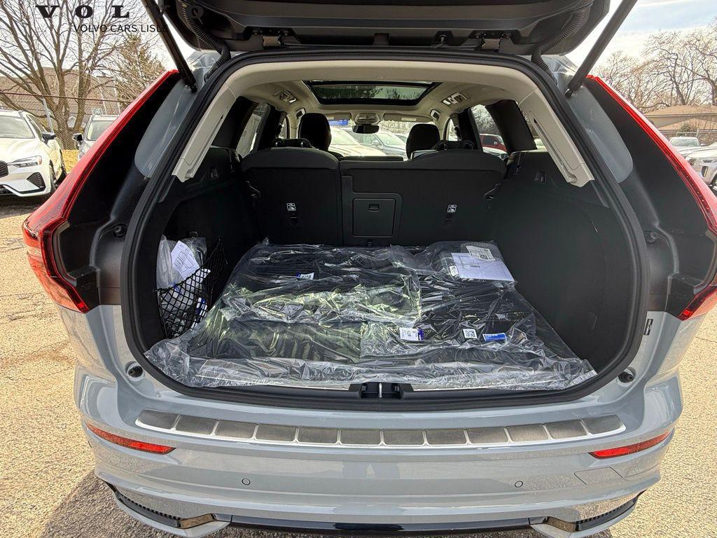 new 2026 Volvo XC60 Plug-In Hybrid car, priced at $67,905