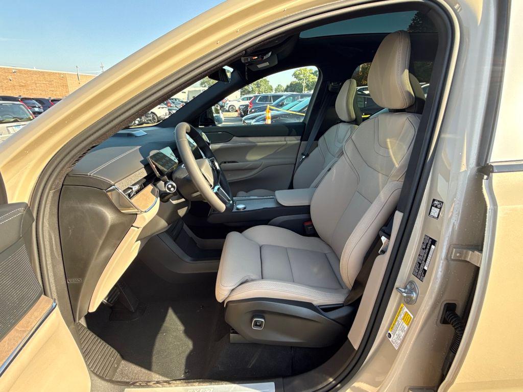 new 2025 Volvo EX90 car, priced at $78,681