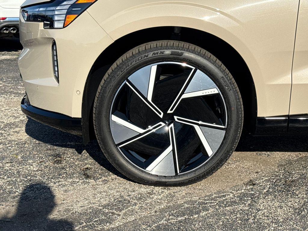 new 2025 Volvo EX90 car, priced at $78,681