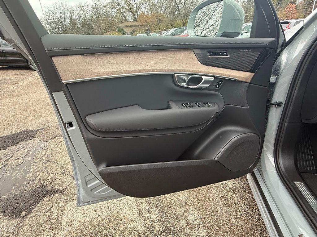 new 2026 Volvo XC90 car, priced at $69,825