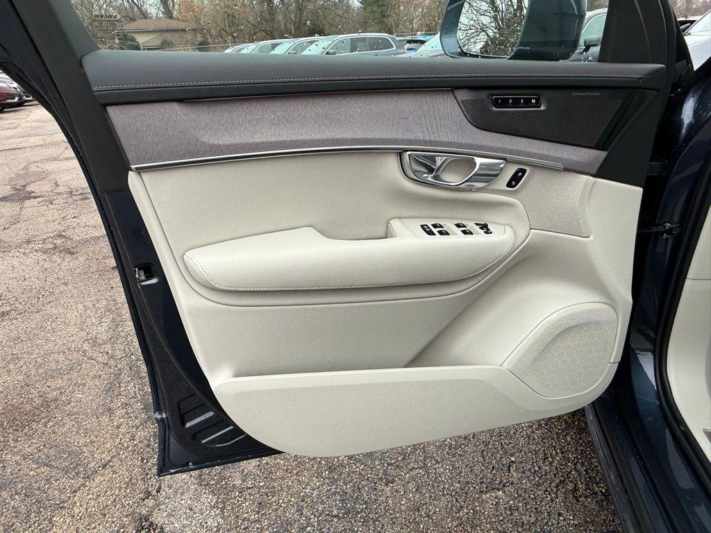 new 2026 Volvo XC90 Plug-In Hybrid car, priced at $83,625