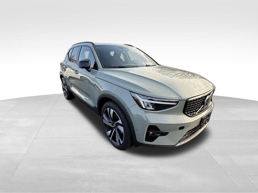 used 2023 Volvo XC40 car, priced at $25,839