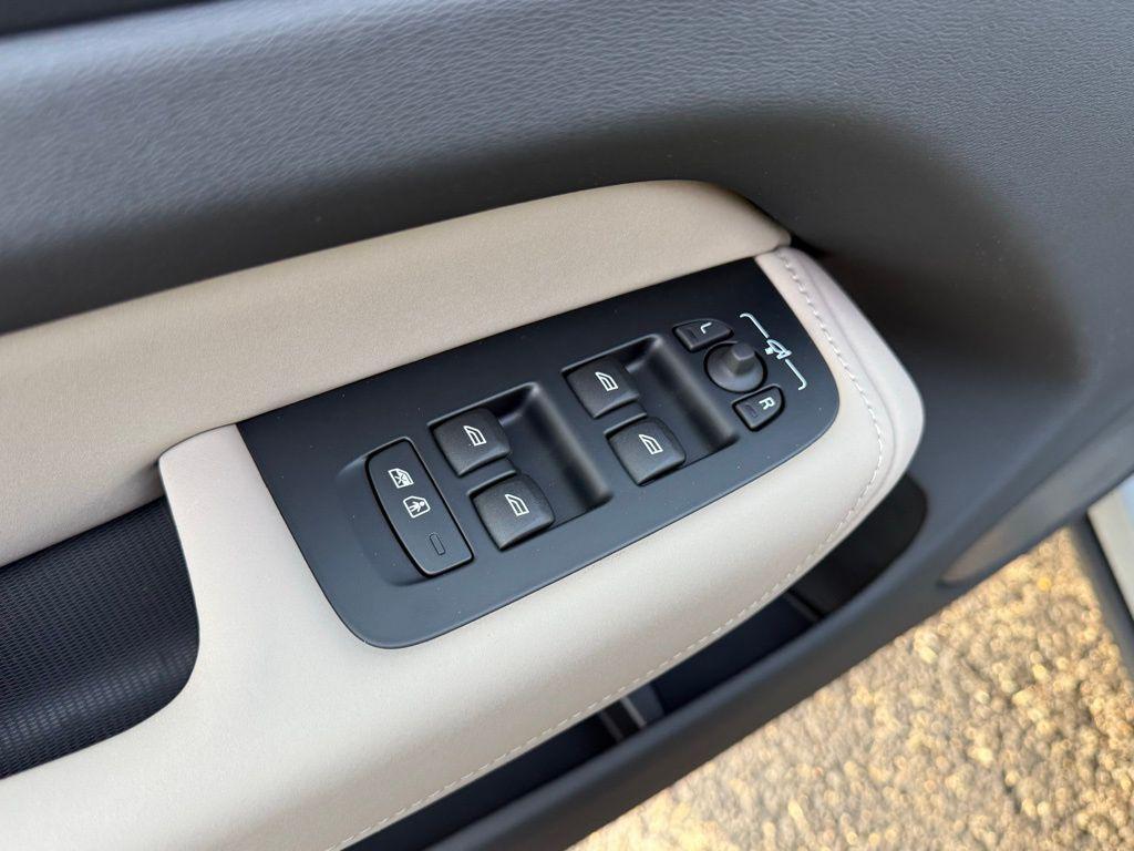 new 2026 Volvo XC60 Plug-In Hybrid car, priced at $67,285