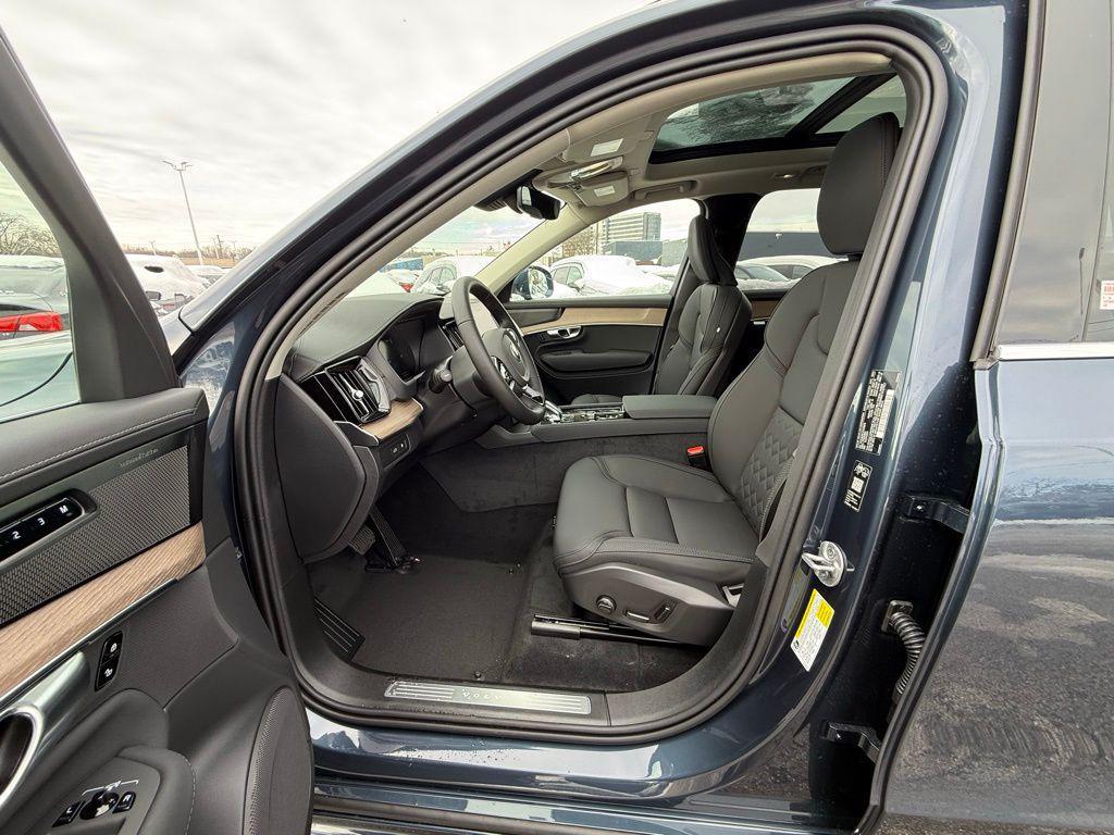 new 2026 Volvo XC90 Plug-In Hybrid car, priced at $79,875