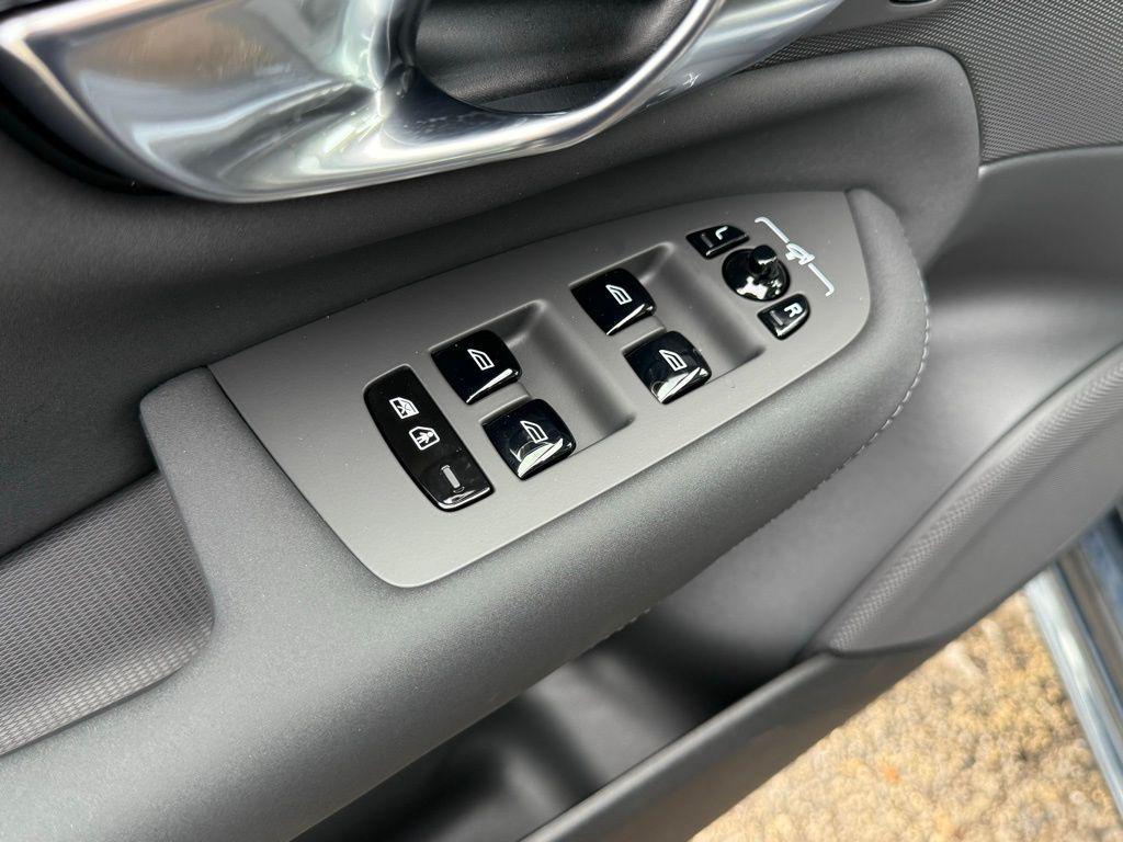 new 2026 Volvo XC90 Plug-In Hybrid car, priced at $79,875