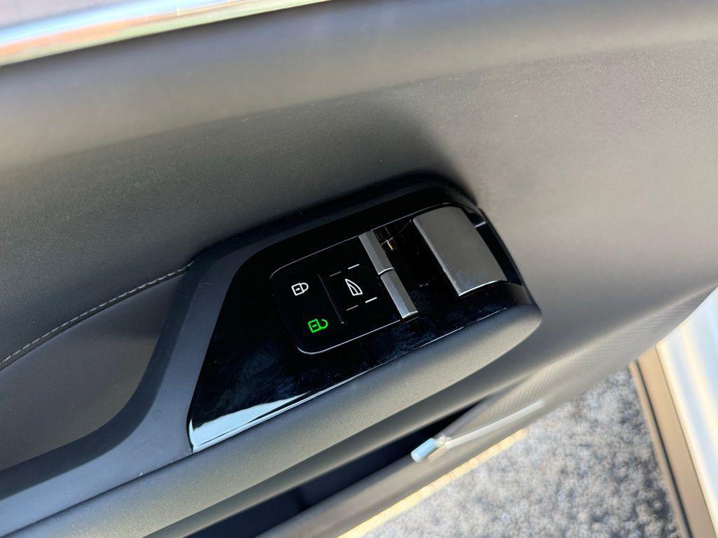 new 2025 Volvo EX90 car, priced at $81,742