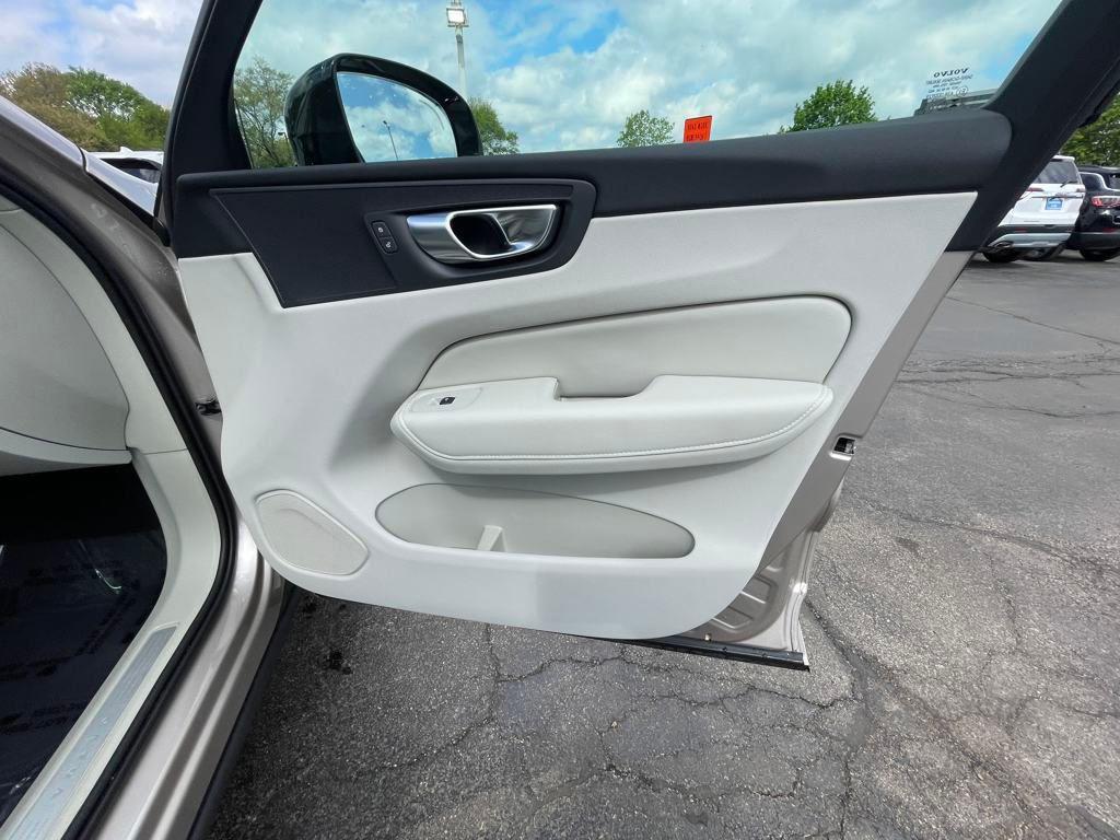 2024 Bright Dusk Metallic Volvo XC60