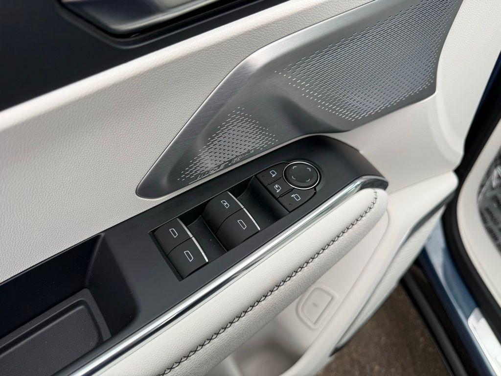 used 2024 GMC Acadia car, priced at $48,899