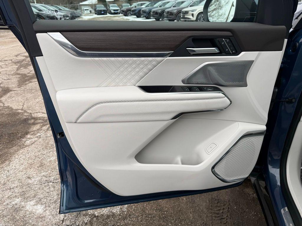 used 2024 GMC Acadia car, priced at $48,899