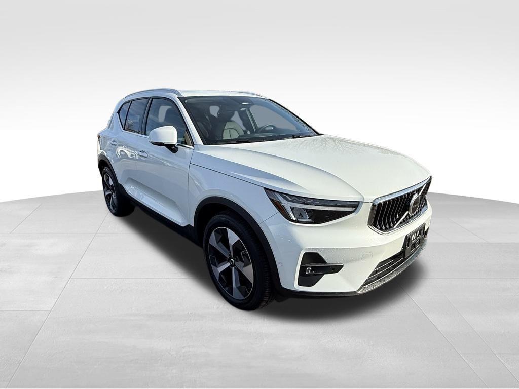 used 2025 Volvo XC40 car, priced at $33,989