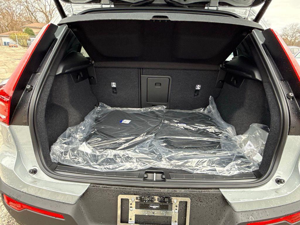 new 2026 Volvo XC40 car, priced at $43,425