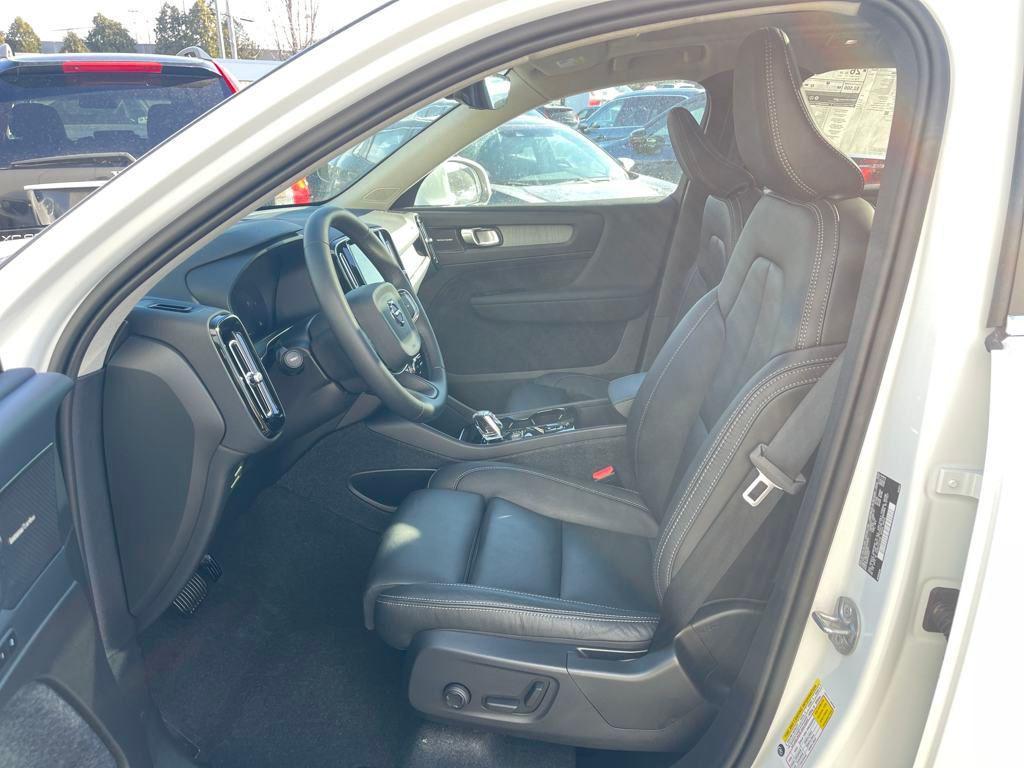 new 2024 Volvo XC40 car, priced at $47,633