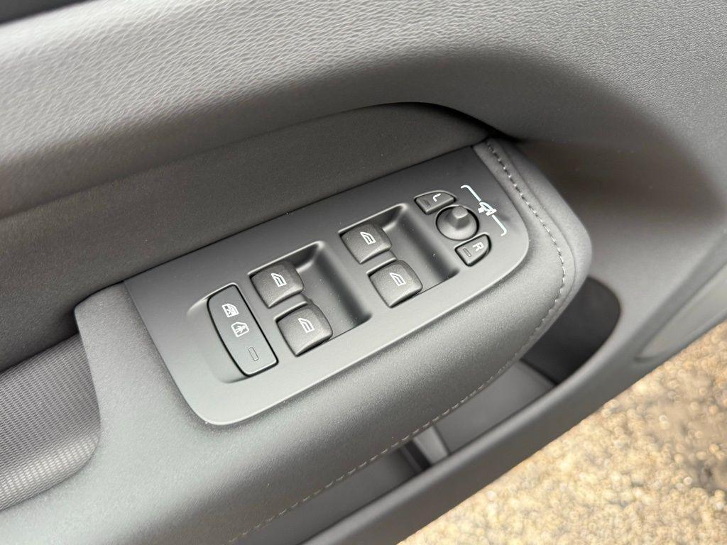 new 2026 Volvo XC60 car, priced at $67,660