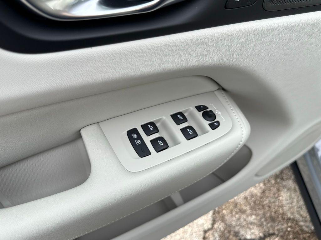 new 2026 Volvo XC60 car, priced at $60,935