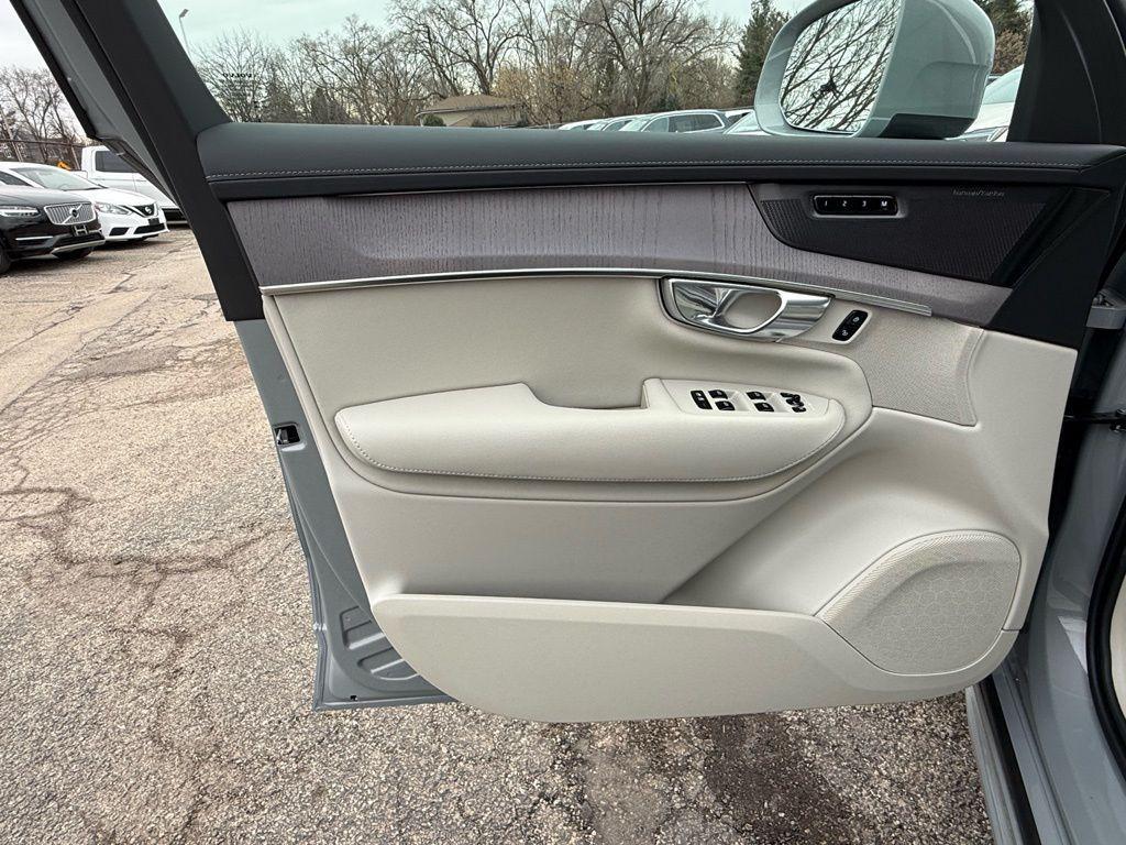 new 2026 Volvo XC90 Plug-In Hybrid car, priced at $84,157