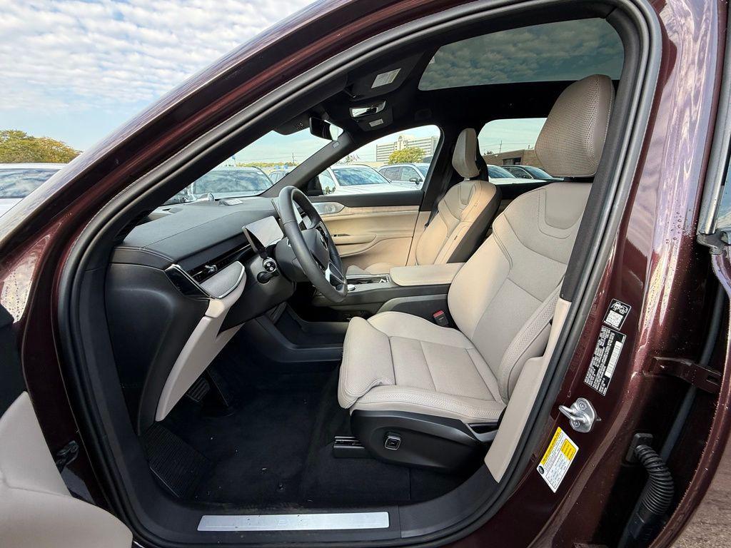 new 2025 Volvo EX90 car, priced at $77,617