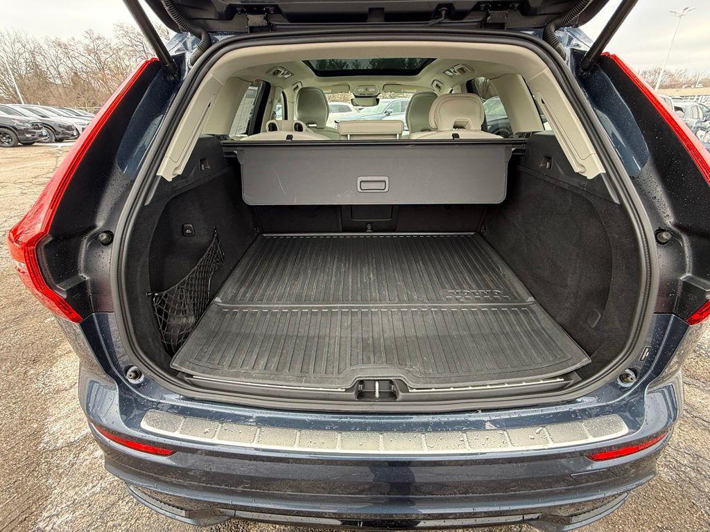 used 2023 Volvo XC60 Recharge Plug-In Hybrid car, priced at $38,999