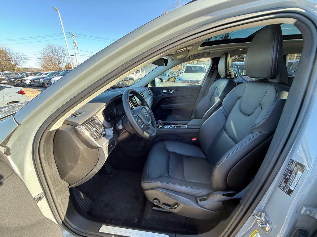 new 2025 Volvo XC60 car, priced at $45,067
