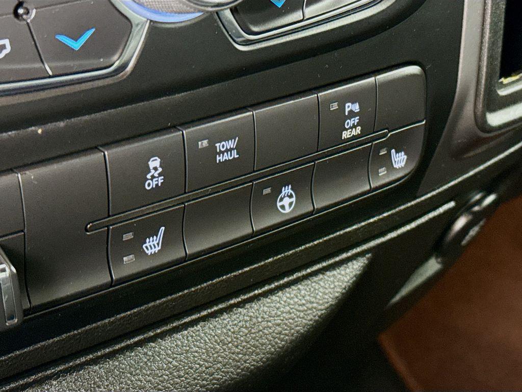 used 2021 Ram 1500 Classic car, priced at $27,995