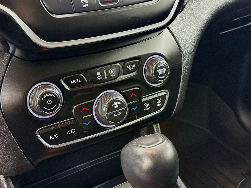 used 2020 Jeep Cherokee car, priced at $16,999