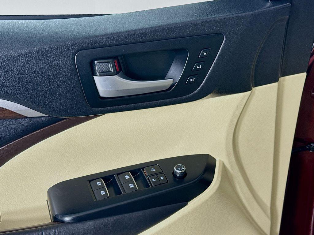 used 2015 Toyota Highlander car, priced at $24,500