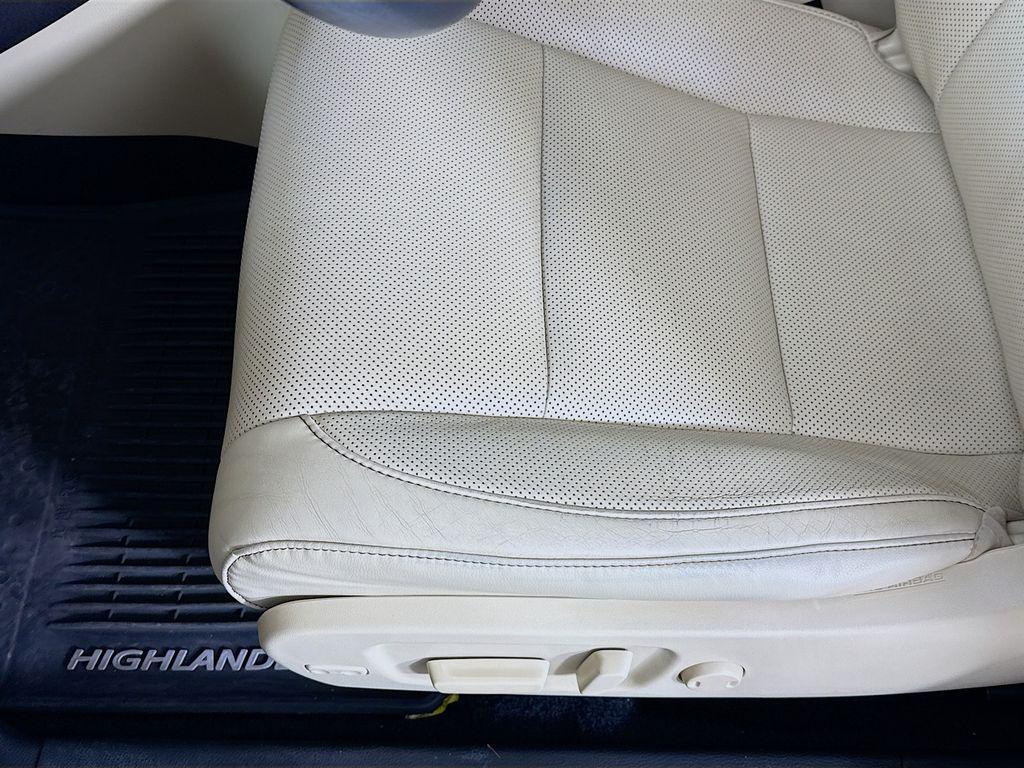 used 2015 Toyota Highlander car, priced at $24,500