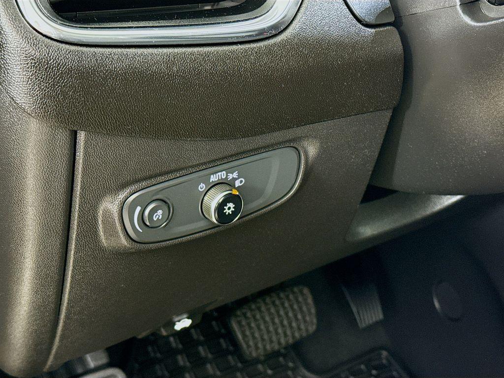 used 2023 Chevrolet Equinox car, priced at $20,900