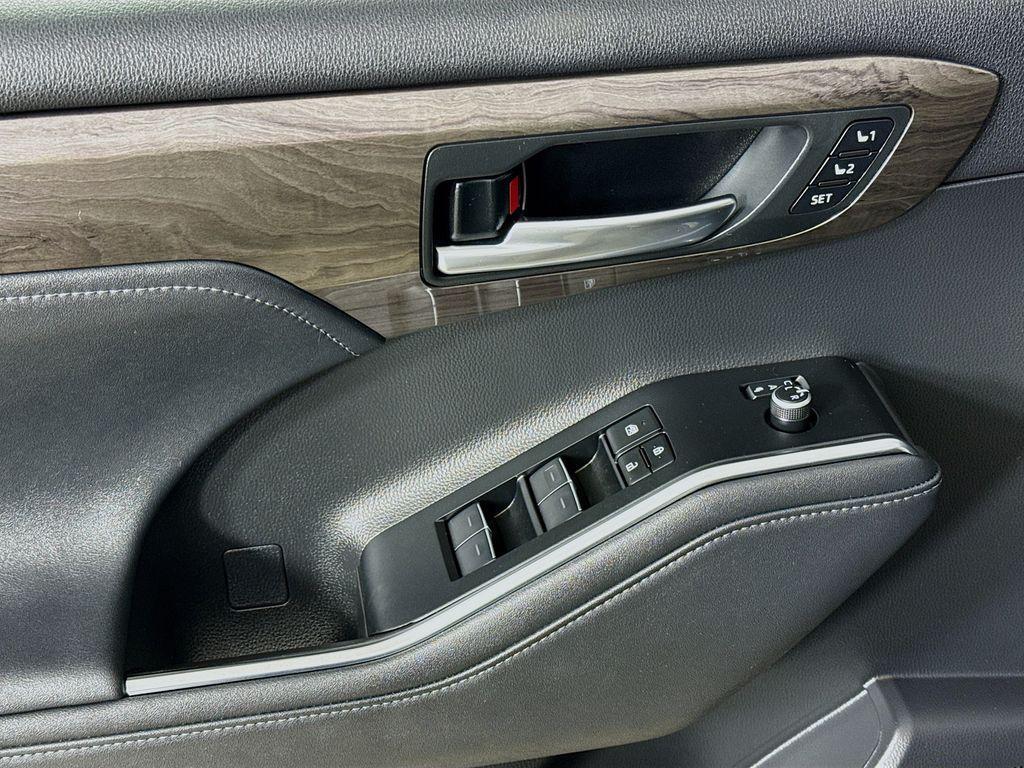 used 2023 Toyota Highlander Hybrid car, priced at $43,900