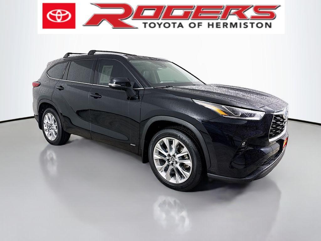 used 2023 Toyota Highlander Hybrid car, priced at $43,900
