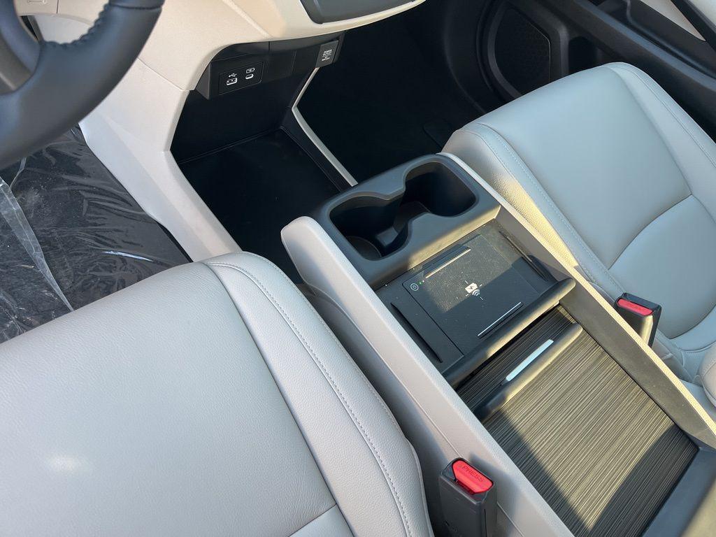 new 2026 Honda Odyssey car, priced at $44,290