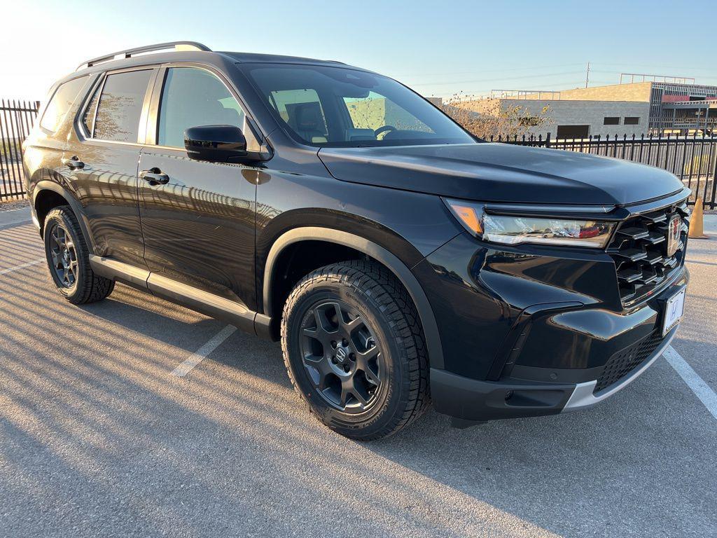 new 2025 Honda Pilot car, priced at $47,982