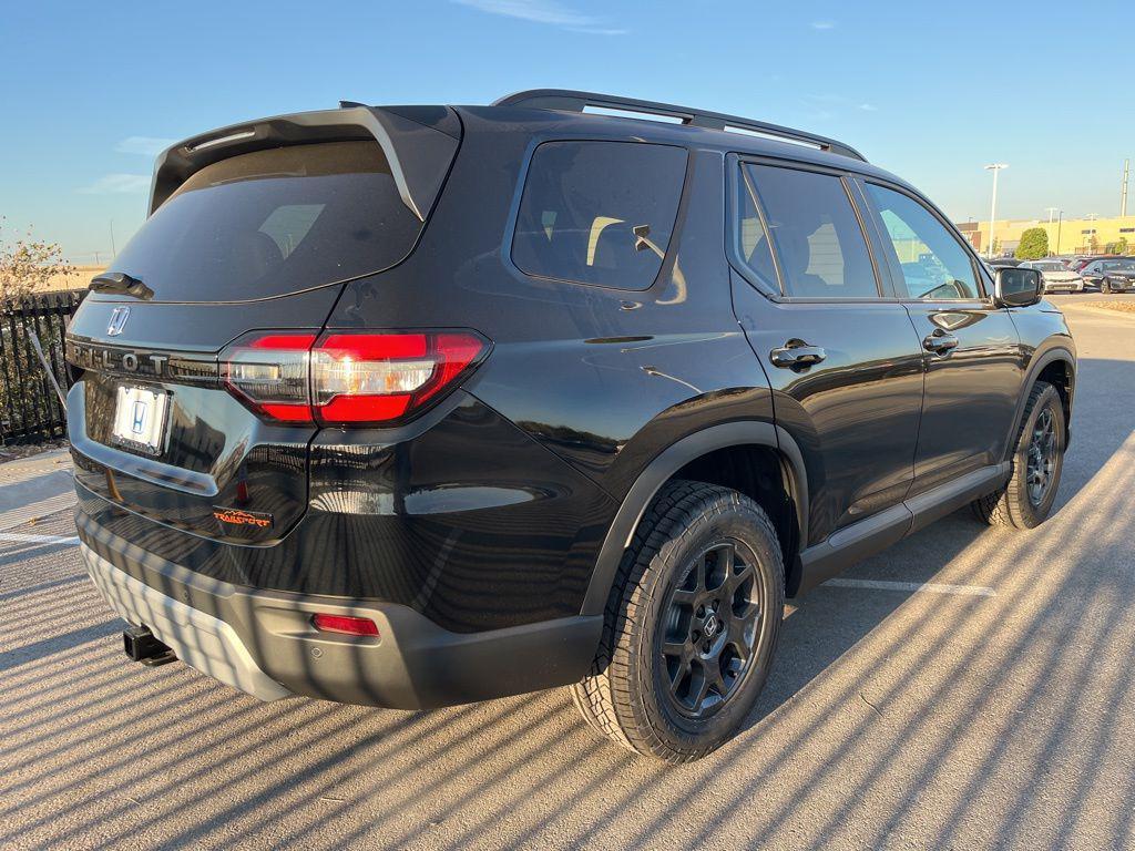 new 2025 Honda Pilot car, priced at $47,982