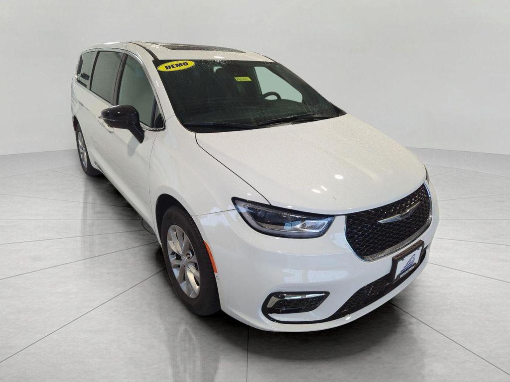 new 2026 Chrysler Pacifica car, priced at $51,978