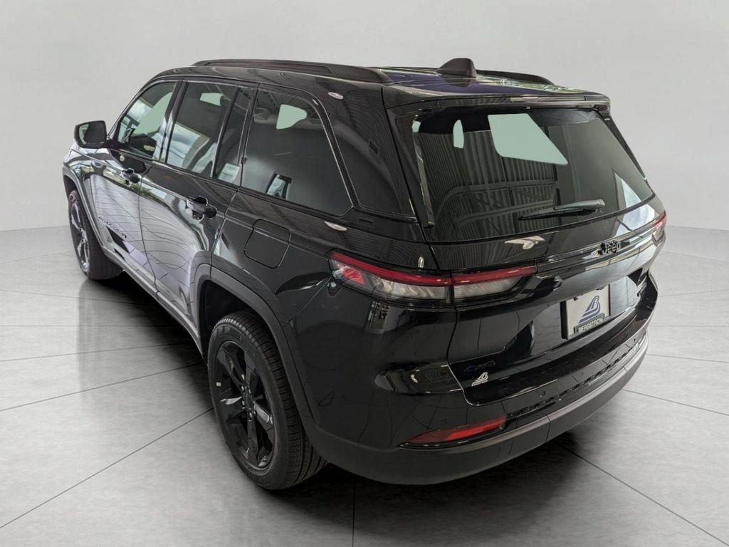new 2025 Jeep Grand Cherokee car, priced at $47,603