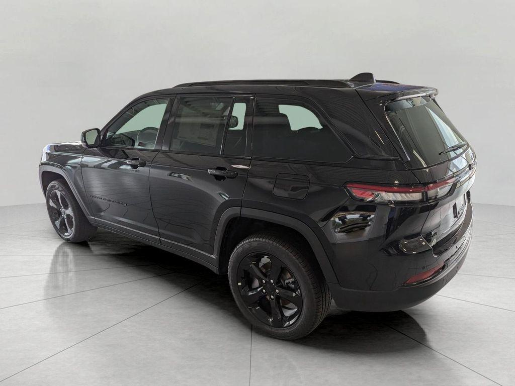 new 2025 Jeep Grand Cherokee car, priced at $47,603
