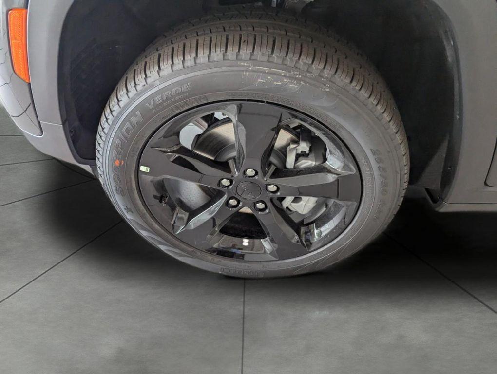 new 2025 Jeep Grand Cherokee car, priced at $47,603