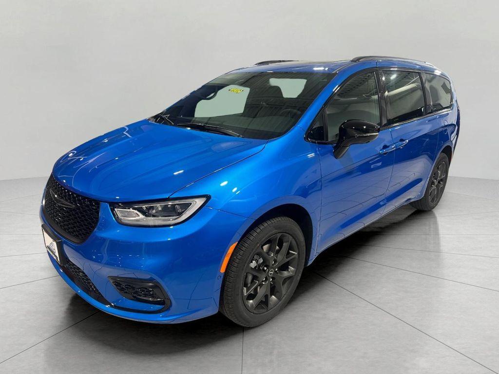 new 2026 Chrysler Pacifica car, priced at $51,753