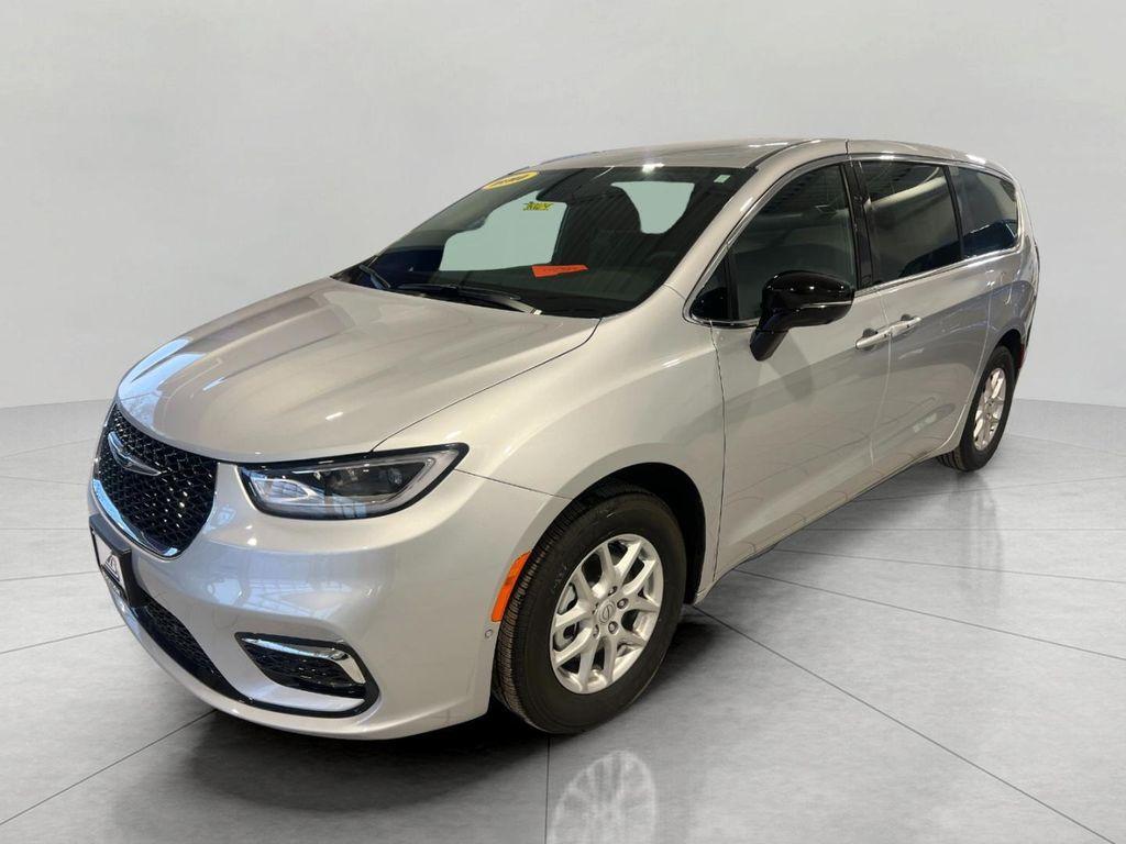 new 2026 Chrysler Pacifica car, priced at $38,557