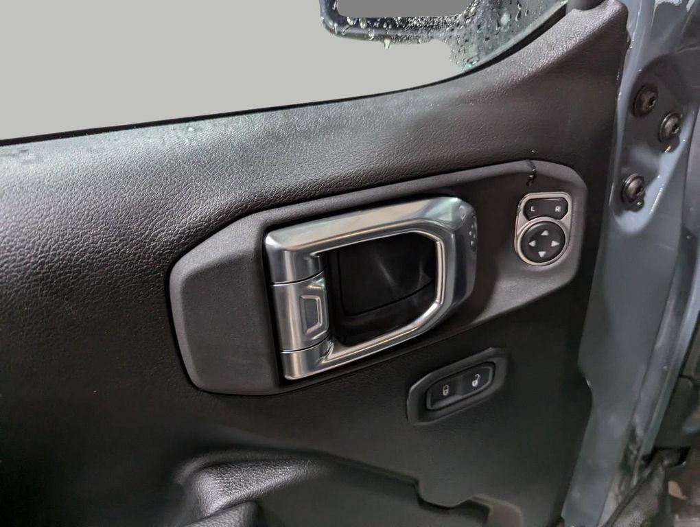 new 2025 Jeep Wrangler car, priced at $46,775