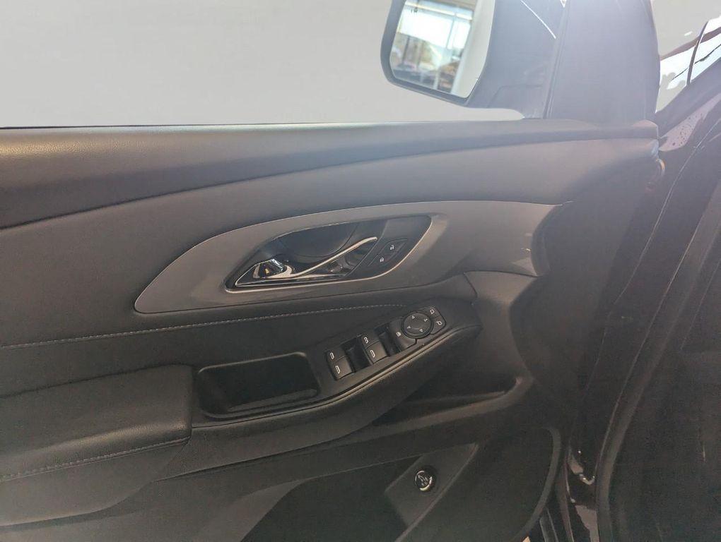 used 2023 Chevrolet Traverse car, priced at $30,985