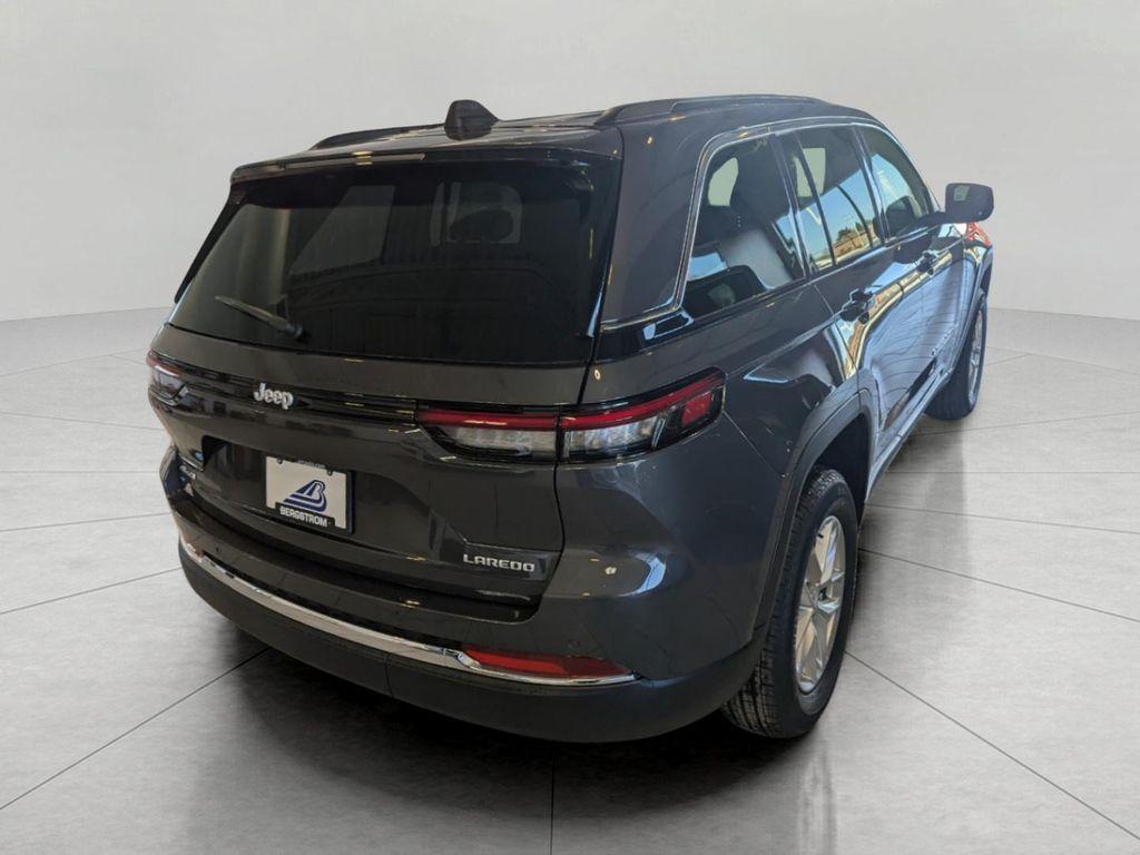 new 2026 Jeep Grand Cherokee car, priced at $44,992