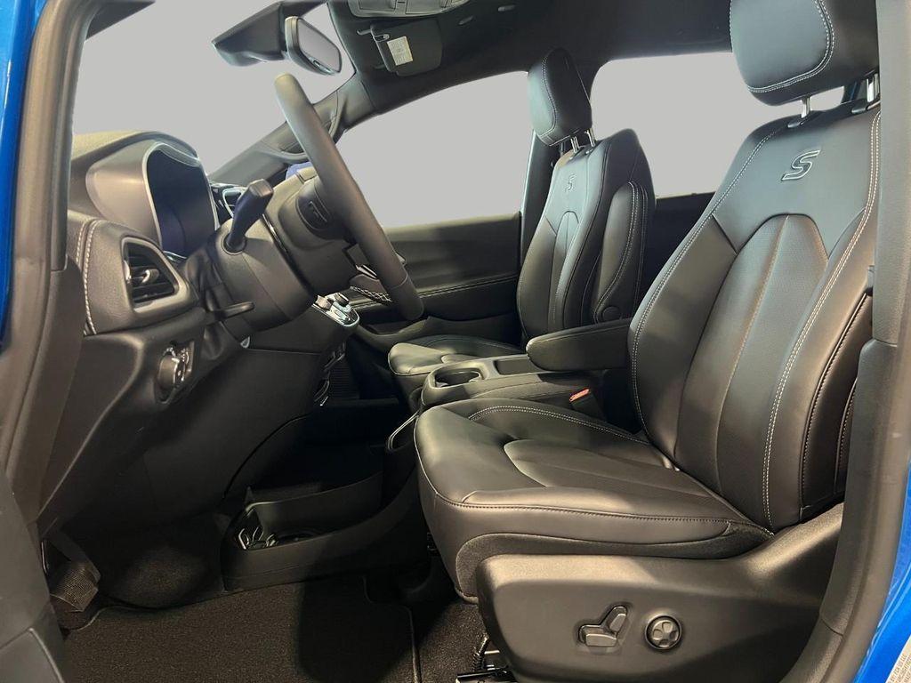 new 2026 Chrysler Pacifica car, priced at $46,964