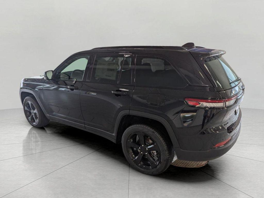 new 2025 Jeep Grand Cherokee car, priced at $47,605