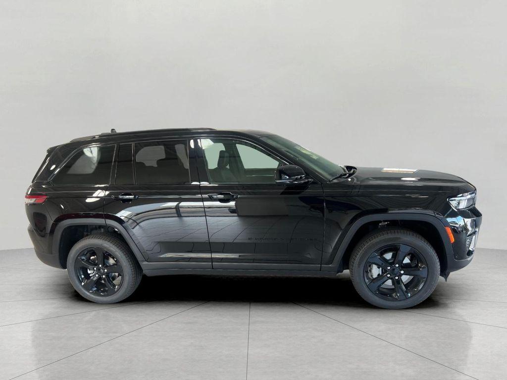 new 2025 Jeep Grand Cherokee car, priced at $47,235