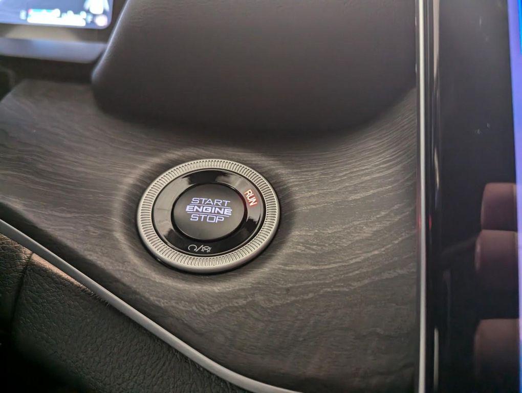 new 2025 Jeep Grand Cherokee car, priced at $52,384