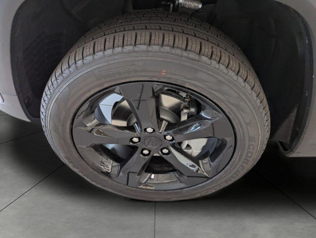 new 2025 Jeep Grand Cherokee car, priced at $47,605