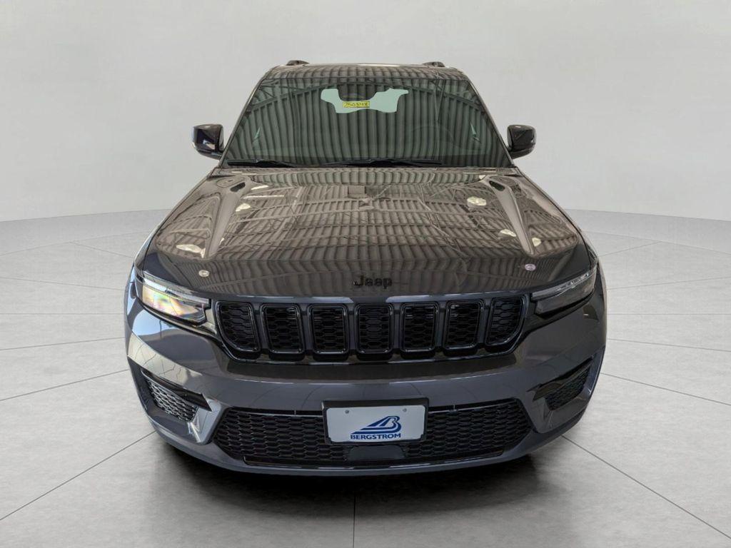 new 2025 Jeep Grand Cherokee car, priced at $47,605