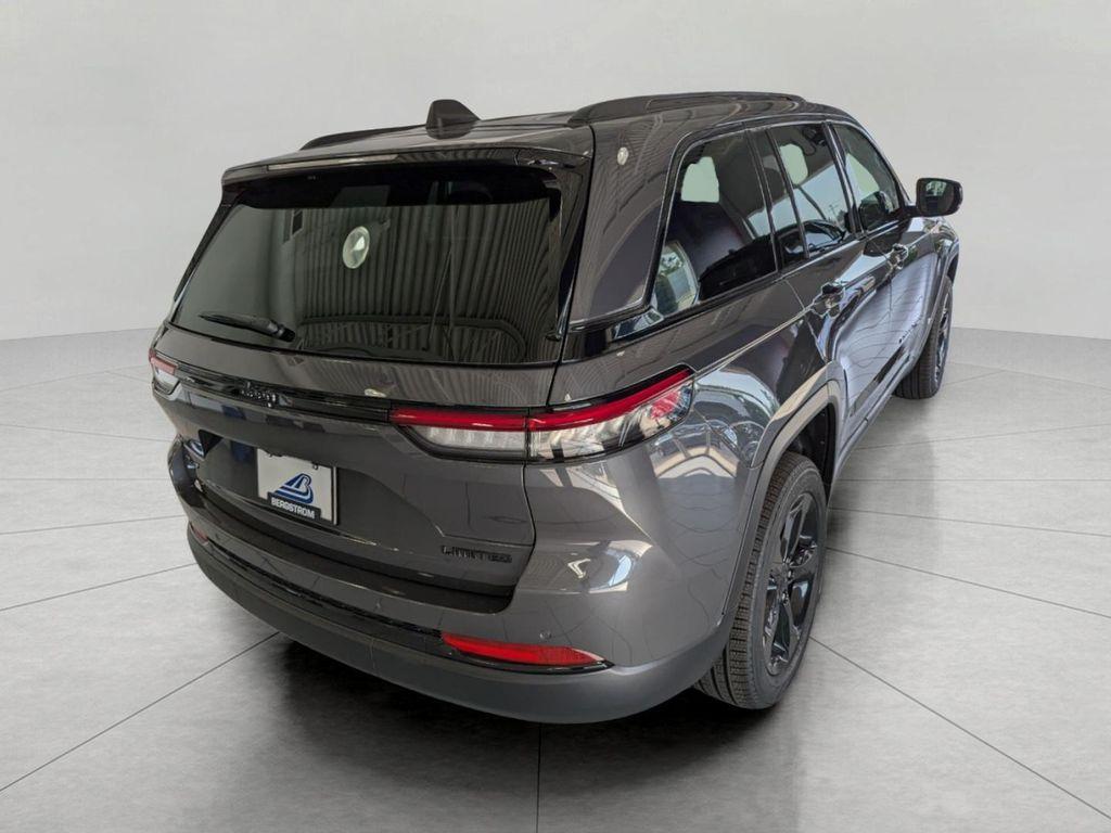 new 2025 Jeep Grand Cherokee car, priced at $47,605