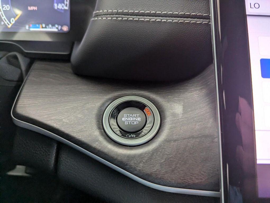 new 2025 Jeep Grand Cherokee car, priced at $47,605