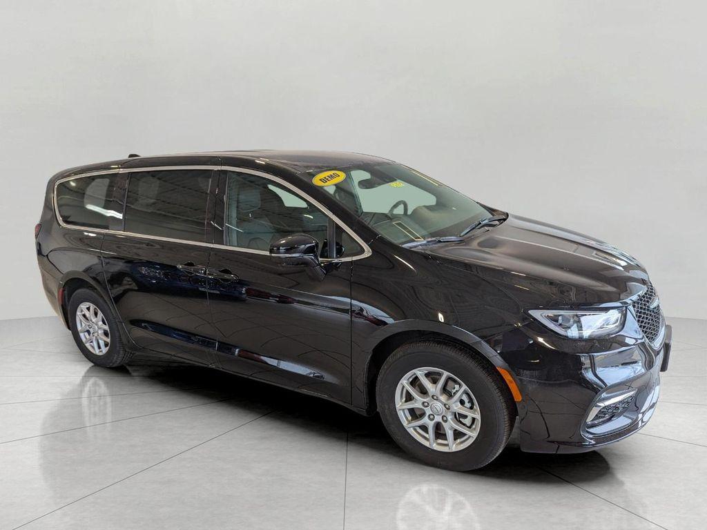new 2026 Chrysler Pacifica car, priced at $38,275